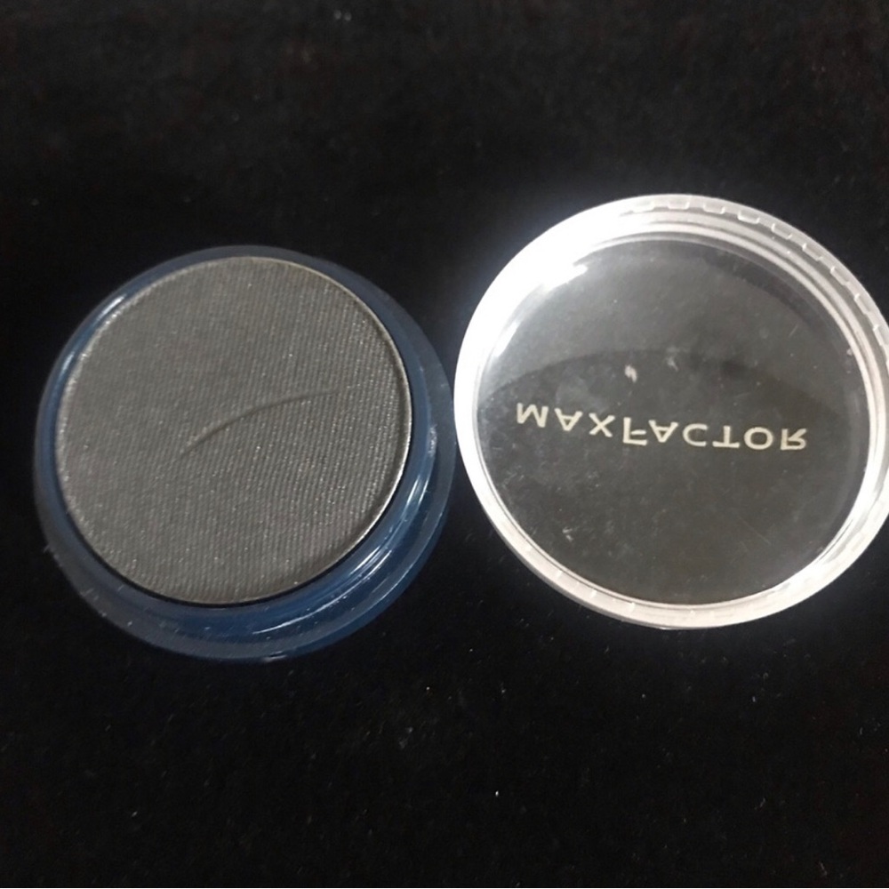 Max Factor Single Eyeshadow in Charcoal Black “Earth Spirits”